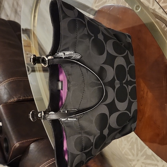 Coach Signature Monogram - Picture 4 of 10